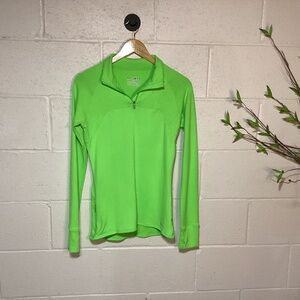 Under Armour Women’s Shirt | All Seasons Gear | Fitted | Side Pocket